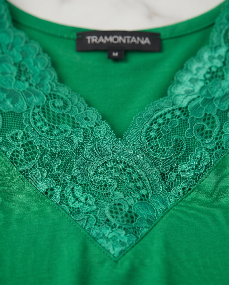 Haut vert Tramontana, dentelle délicate — très bon état — taille M