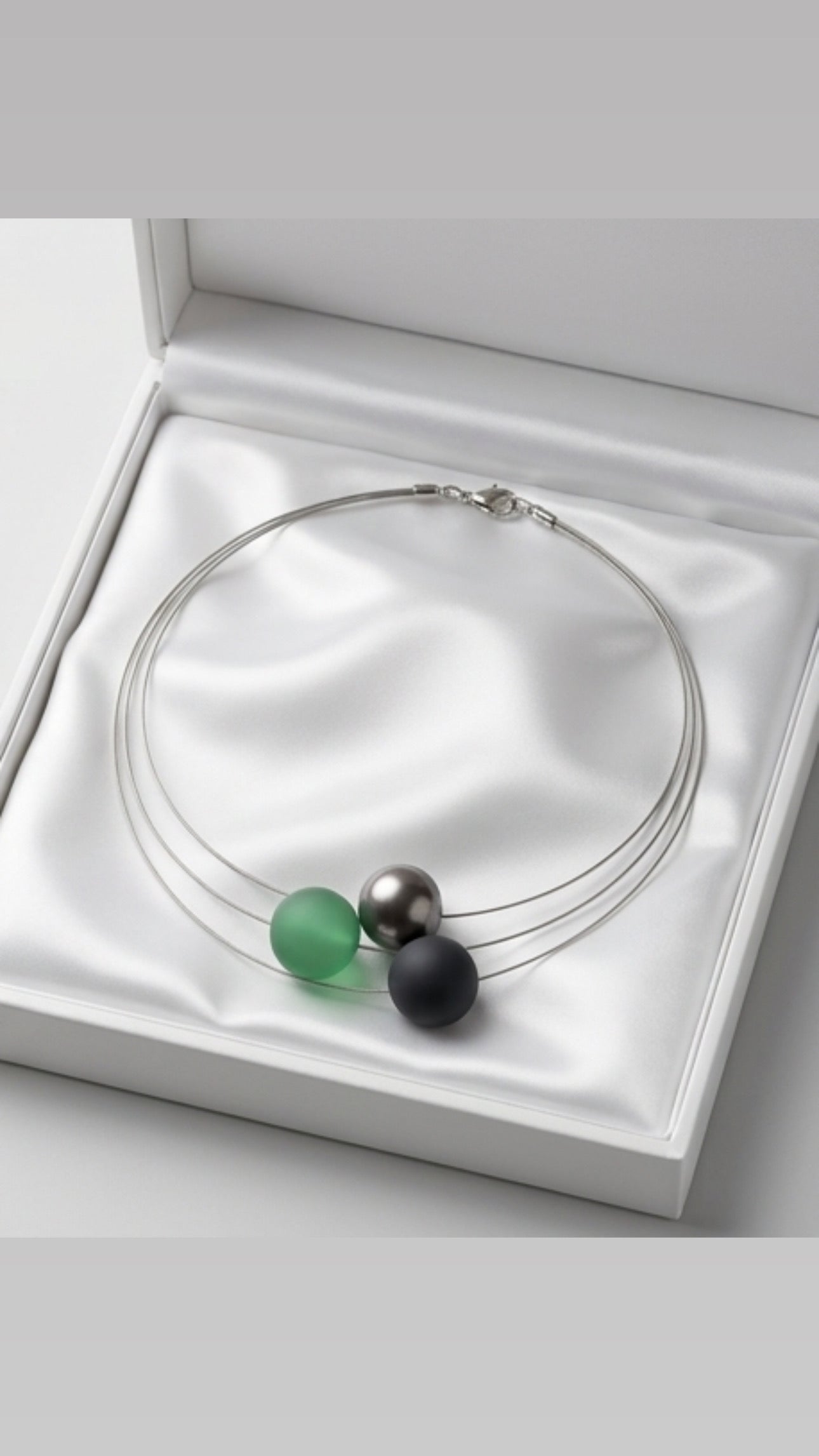 Collier multi-rangs avec 3 perles - neuf
