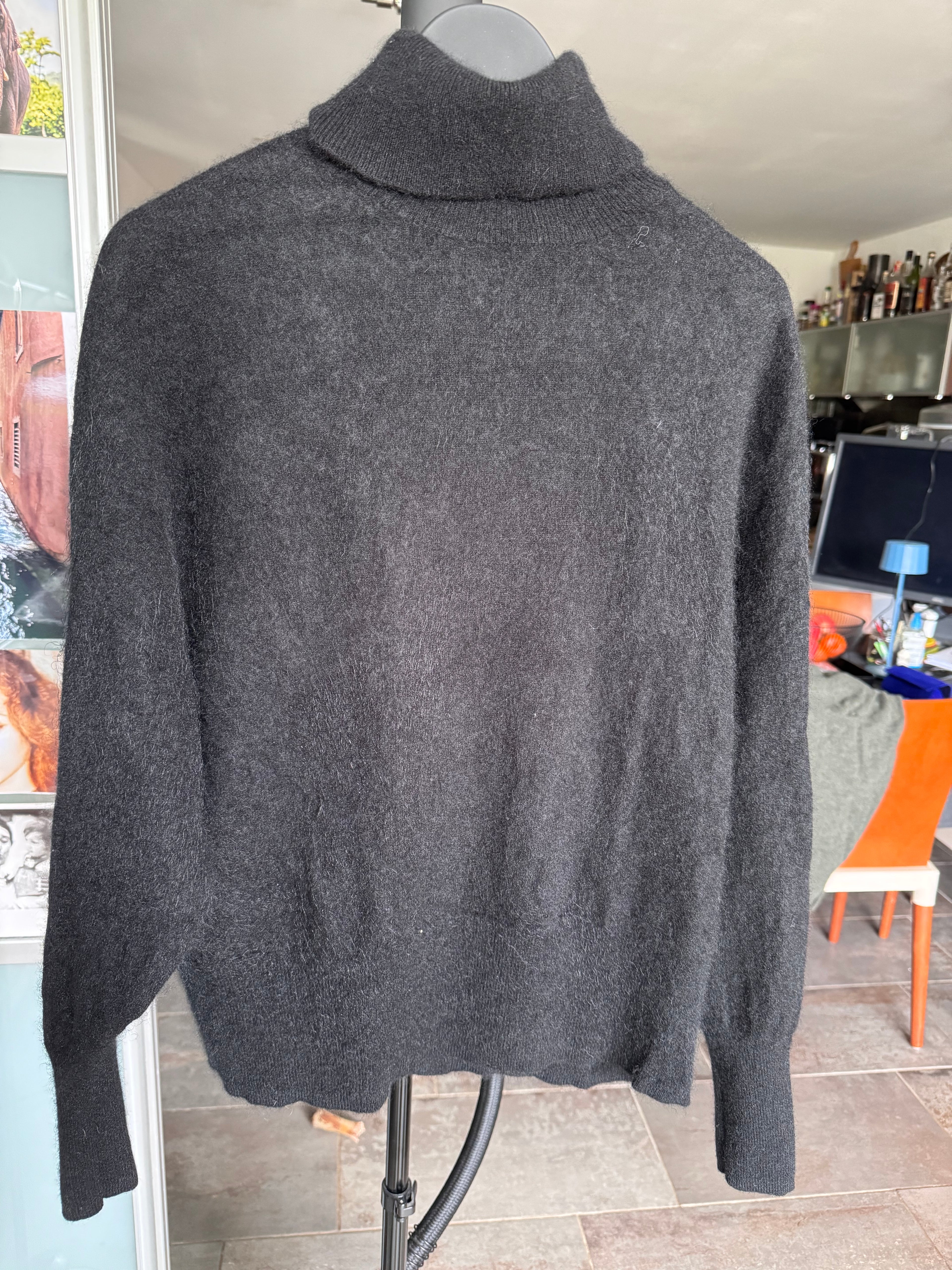 Pull noir - très bon état - taille 1