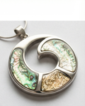 Parure collier et bracelet ornée nacre neuve