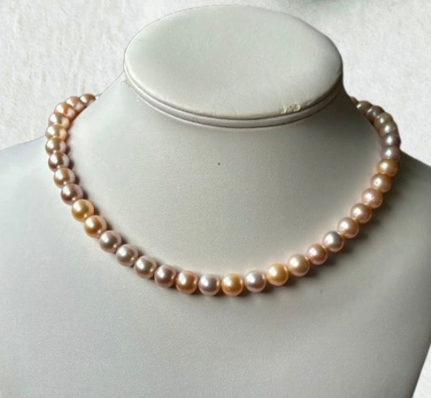 Collier en perles roses authentique - neuf
