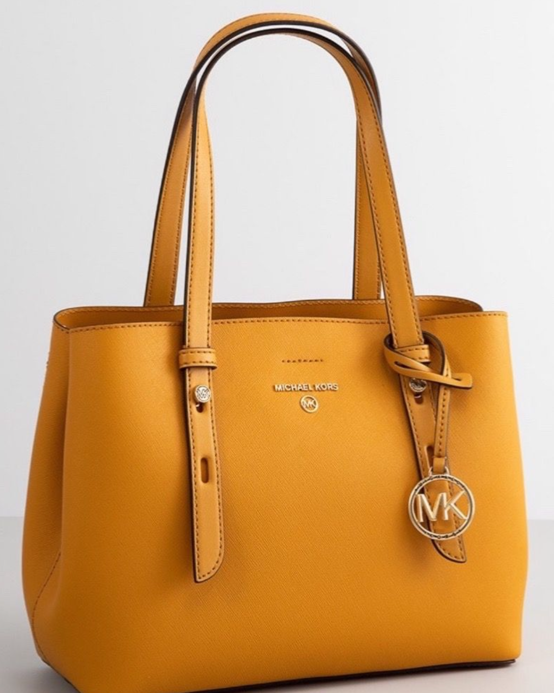 VENDU Magnifique Sac à Main Michael Kors
Jaune Moutarde cuir