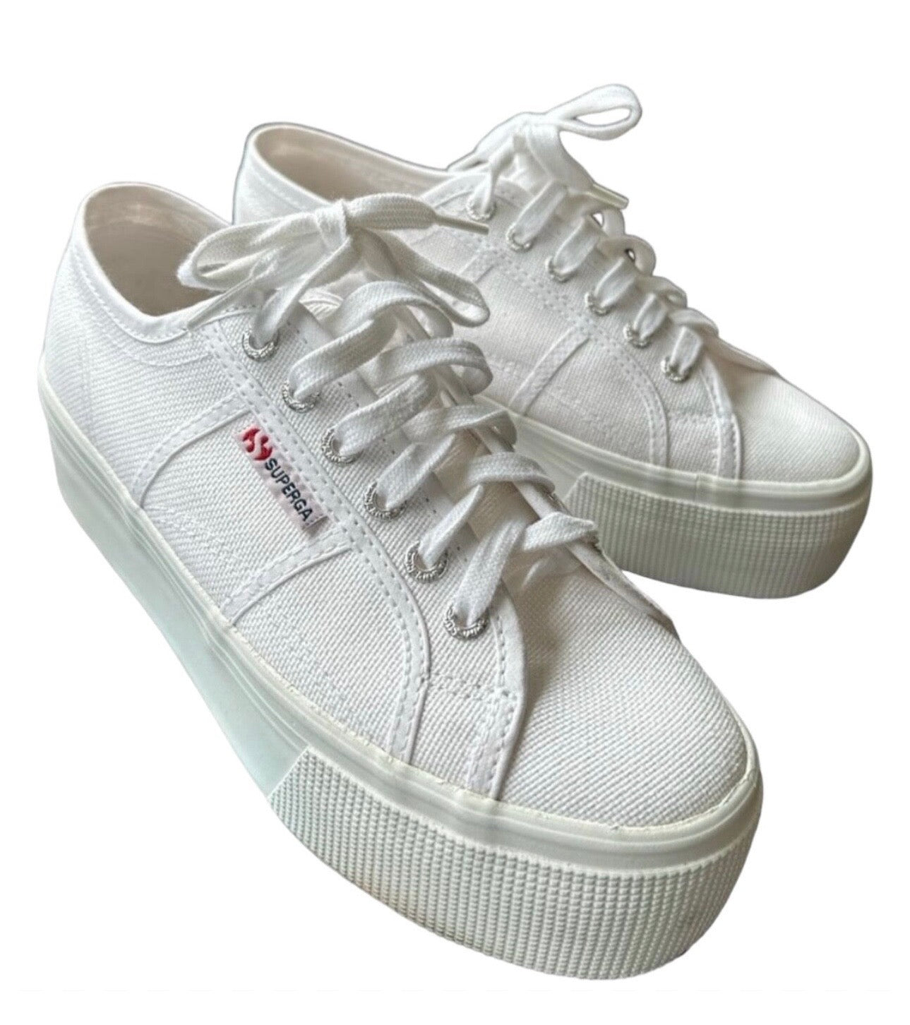 Superga chaussures basses neuves taille 38 comme neuves