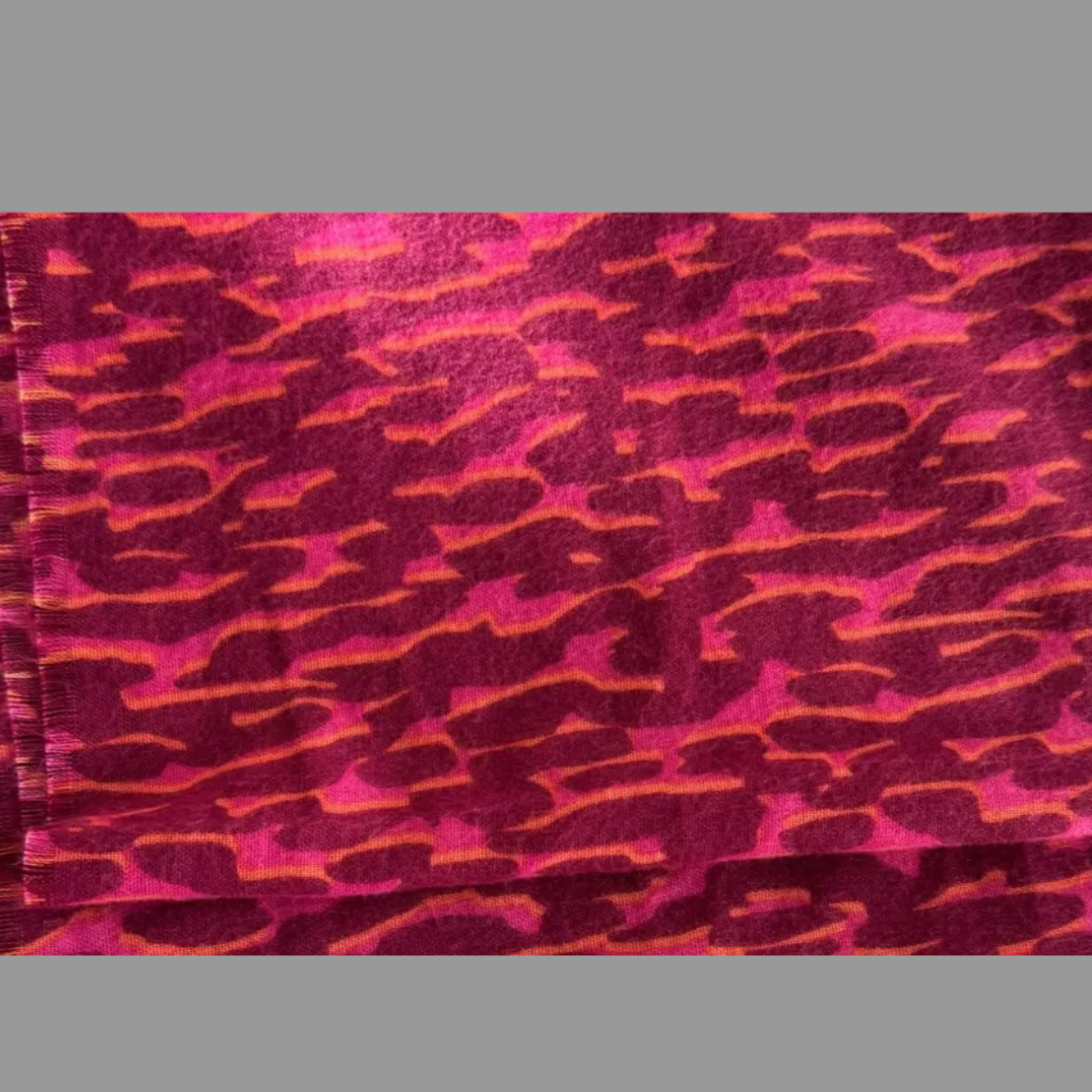 Esprit Echarpe douce motif animalier bordeaux neuve