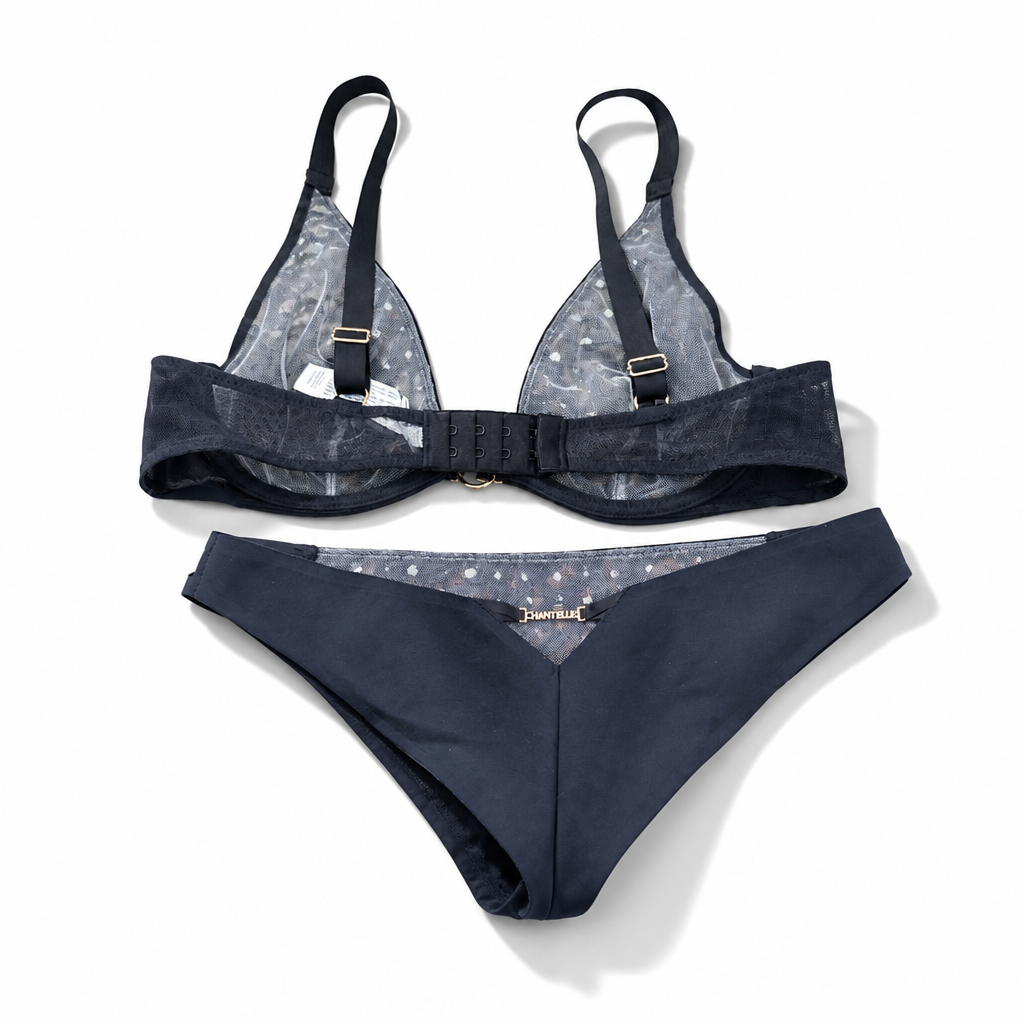 Ensemble Chantelle jamais porté. Haut FR 90, bas FR 40. — neuf