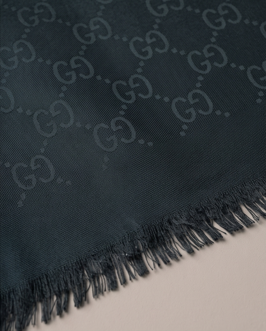 Écharpe Gucci noire — très bon état