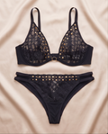 Ensemble Chantelle jamais porté. Haut FR 90, bas FR 40. — neuf