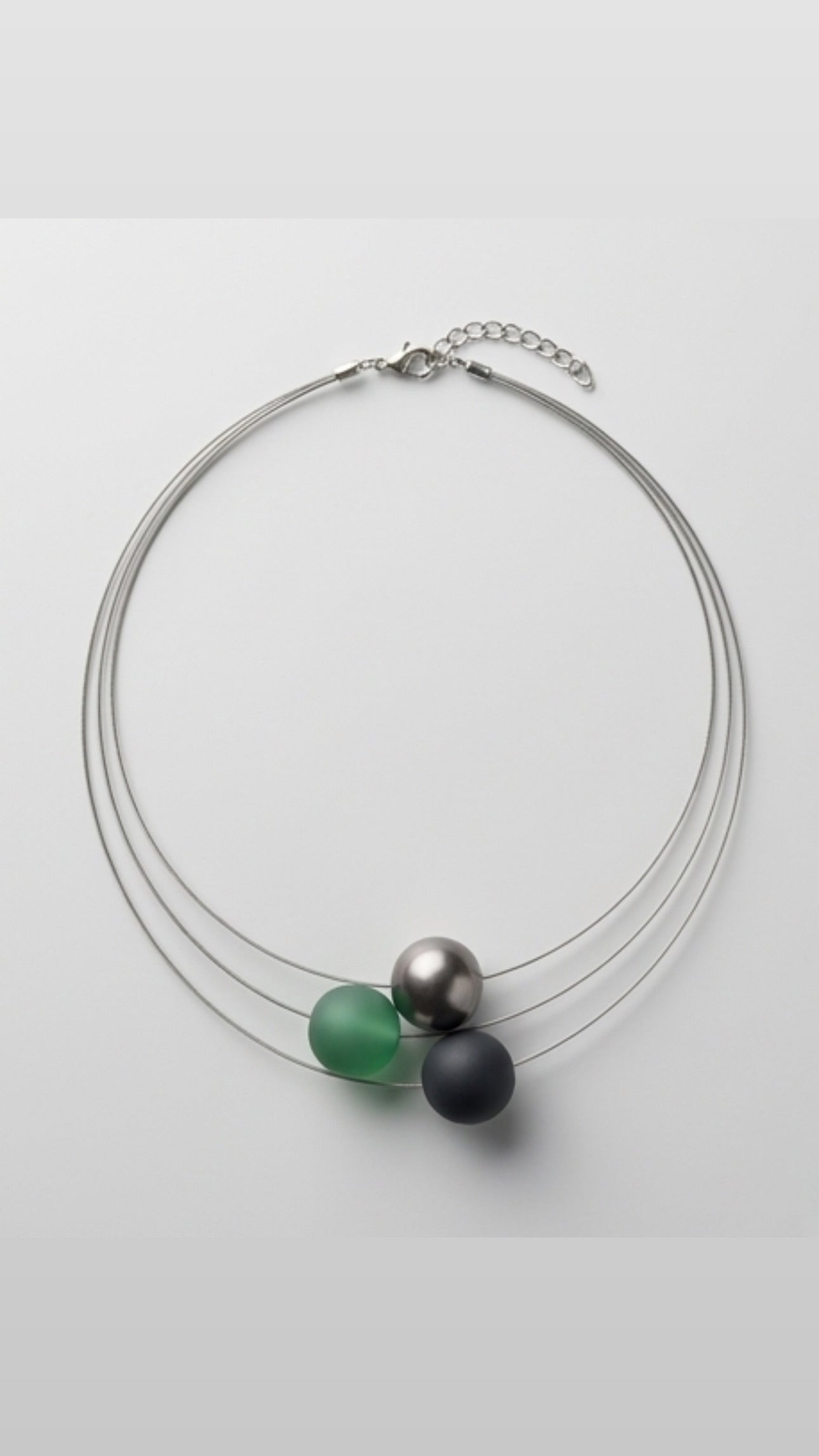Collier multi-rangs avec 3 perles - neuf