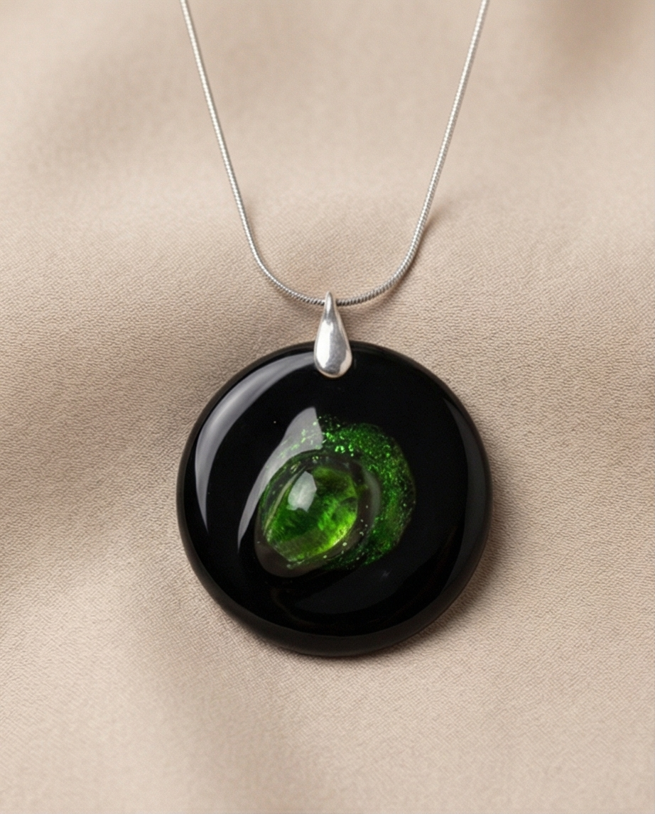Collier en cristal fait main neuf