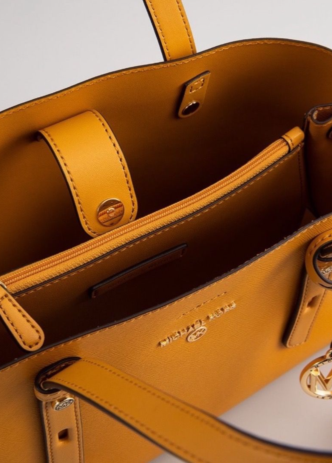 VENDU Magnifique Sac à Main Michael Kors
Jaune Moutarde cuir